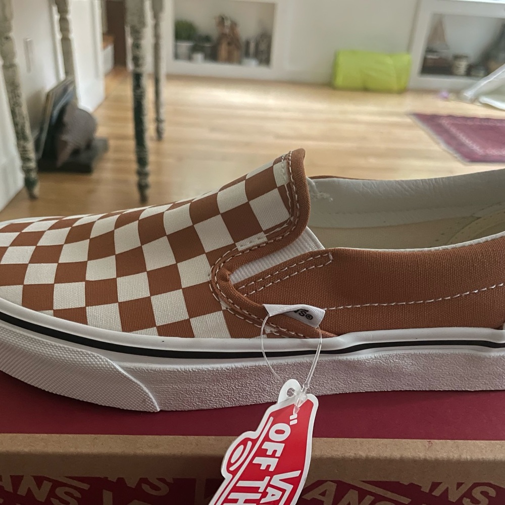 Checkerboard slip on vans size 8 Color: Meerkat